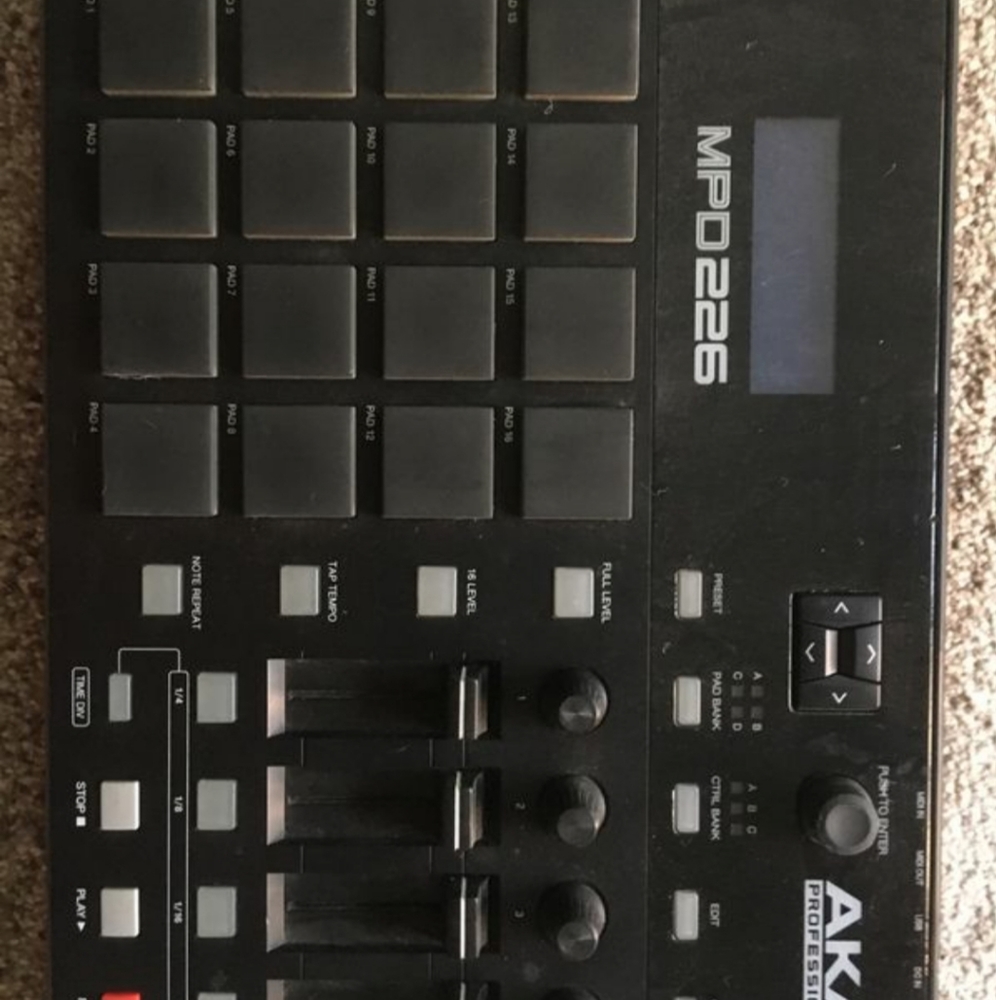 Akai mpd 226